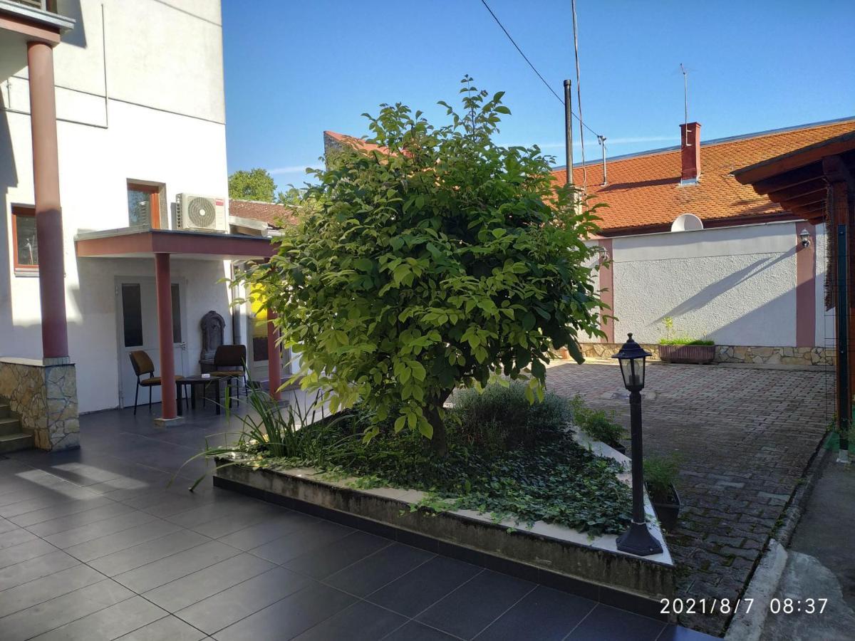 Apartman Tia Eszék Kültér fotó
